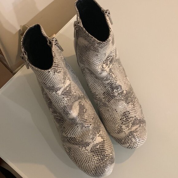 Booties - size 8.5 - Picture 3 of 7